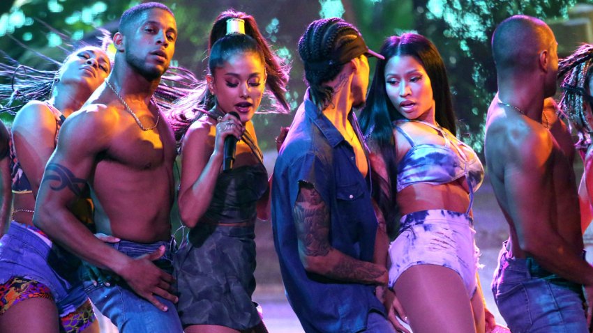 2016 American Music Awards - Grande and Minaj