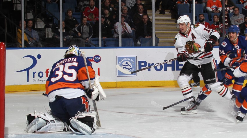 islanders blackhawks getty