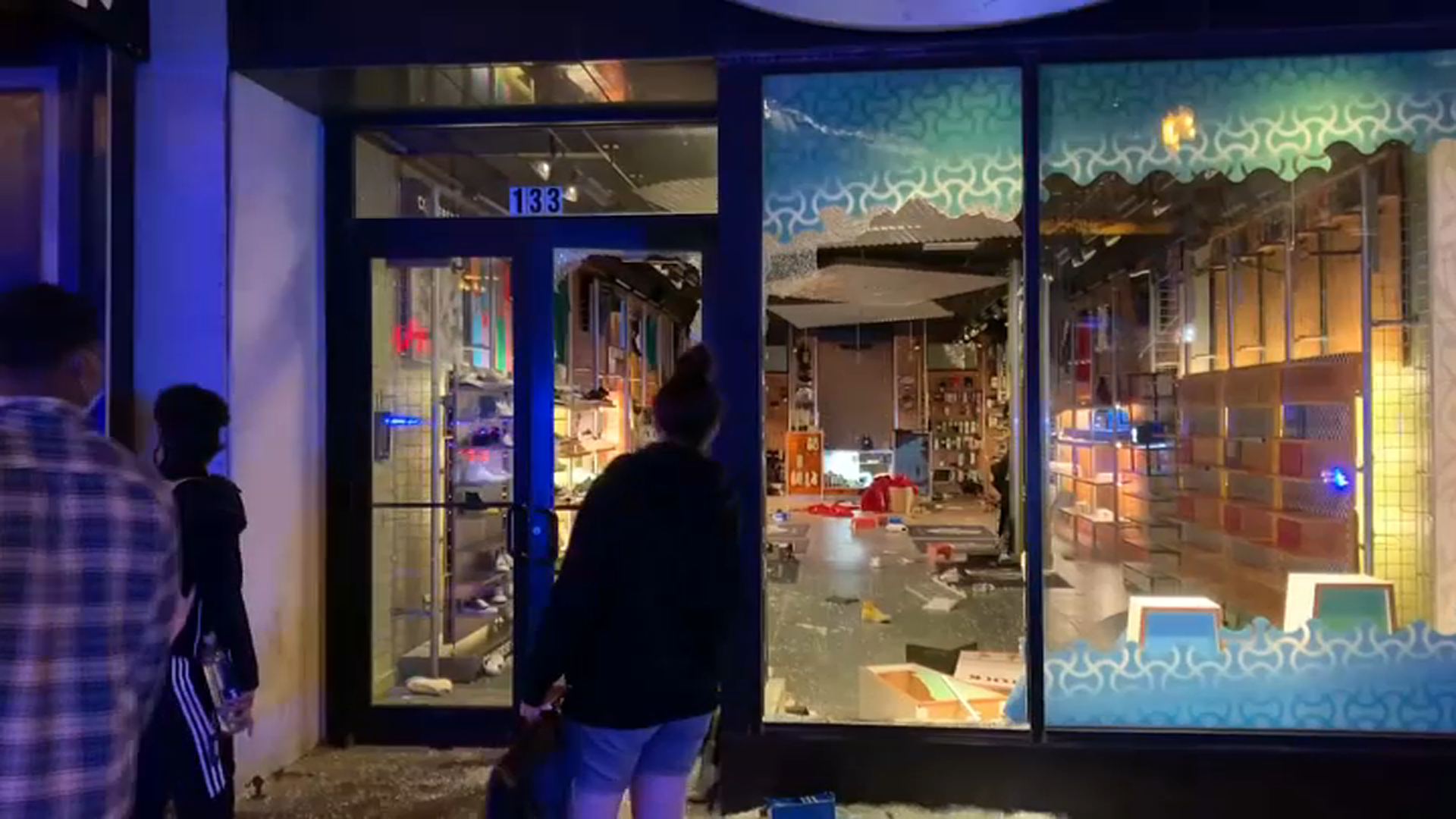 See What Chicago Michigan Avenue Looks Like After Night Of Destruction Following Protests Nbc Chicago