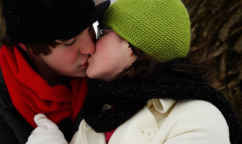 lovers_kissing