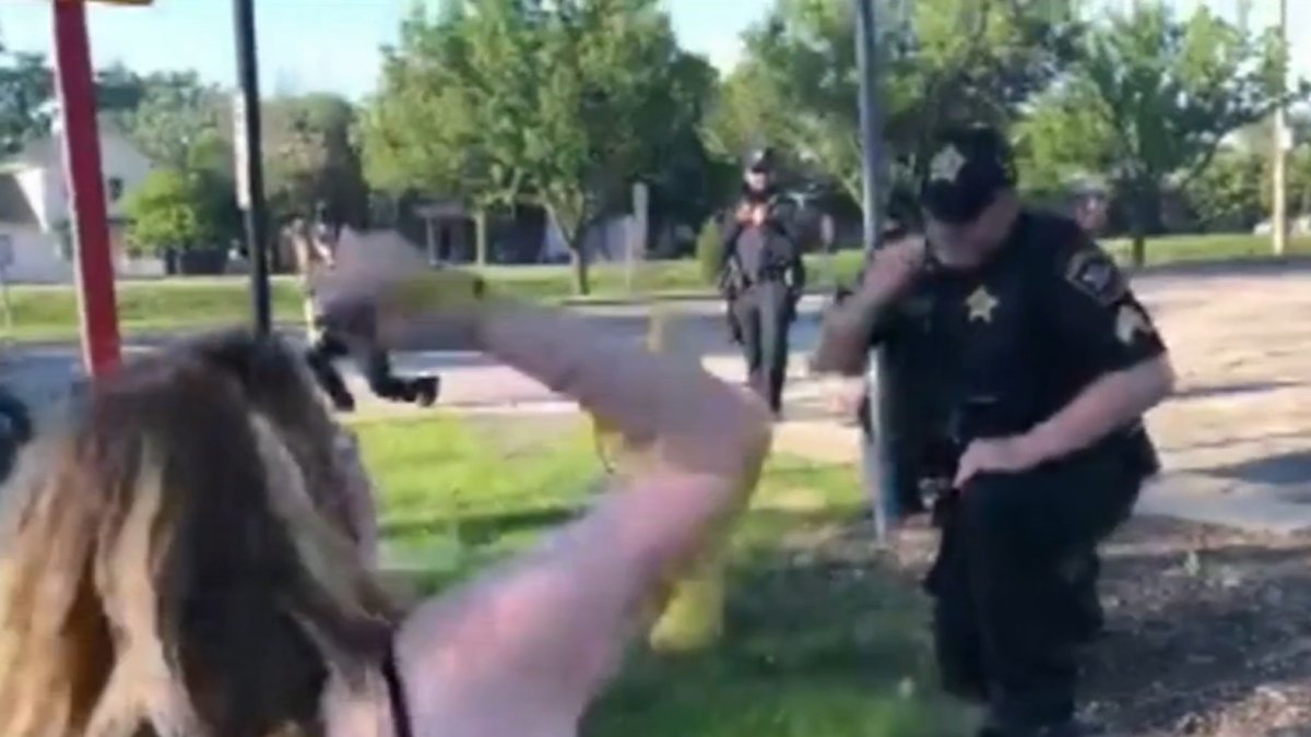Suburban Police Officers Kneel With Protesters Nbc Chicago