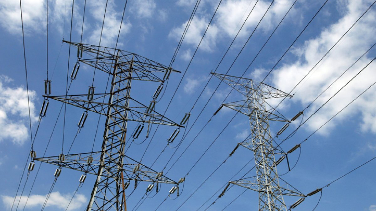 Intense winds knock out power to over 35K in northwest Indiana