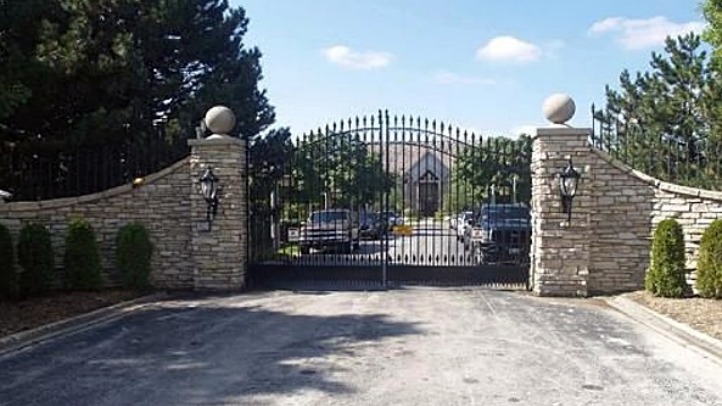 Photos R Kelly S Suburban Mansion For Sale Nbc Chicago