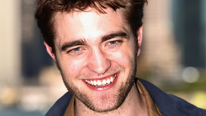 robert-pattinson-smiling-722px