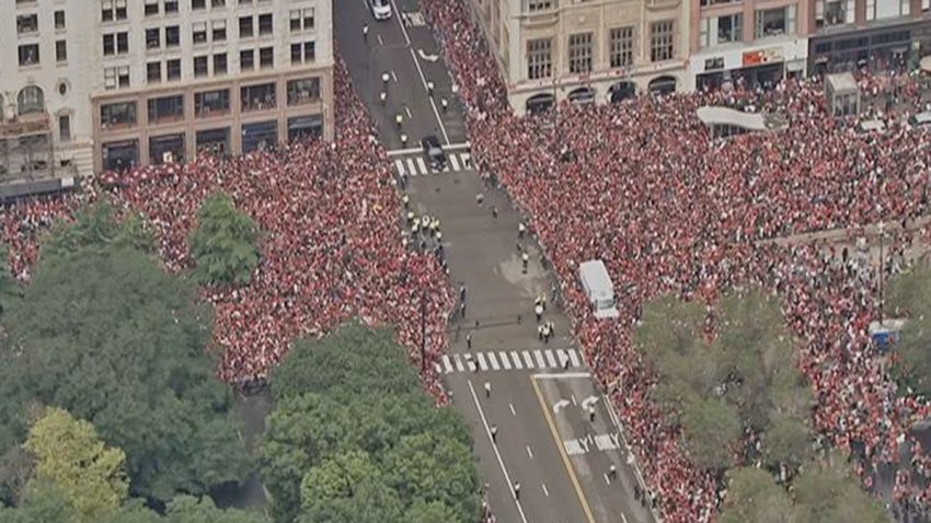 sky-5-hawks-parade