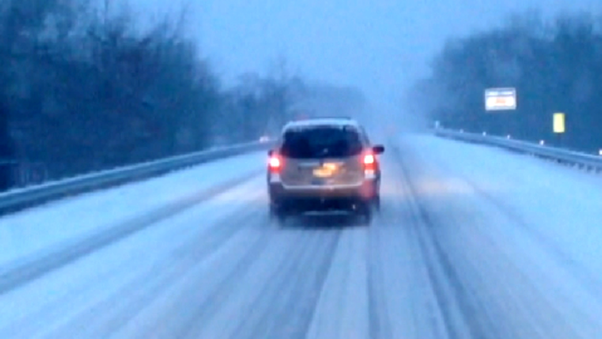 Freezing rain, snow squalls could make for dangerous travel ahead in Chicago area