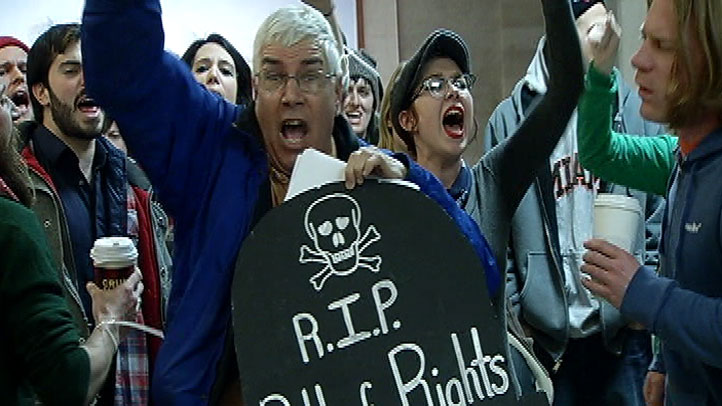 summit-protesters-city-hall