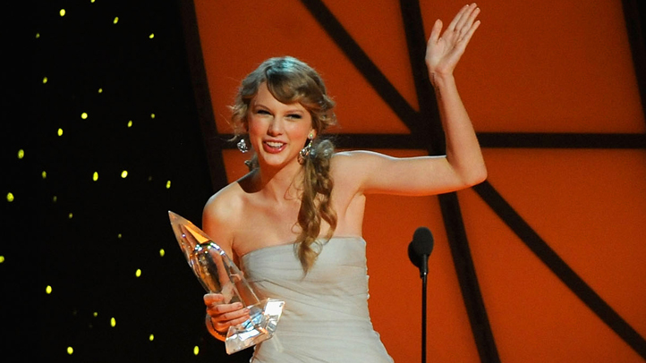 taylor-swift-cma-win-722
