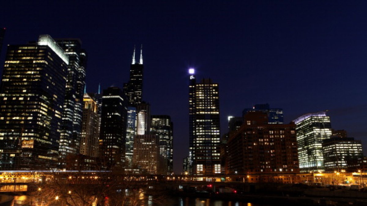 Skydeck Chicago Launches Poll to Light Up Willis Tower’s Antennas NBC