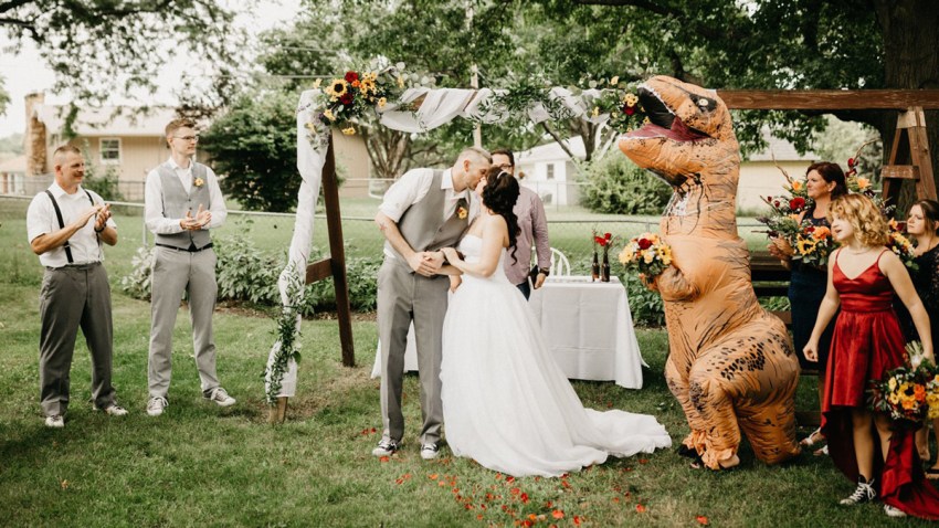 trexdinosaur-wedding-today-main-190904_6f1325f866ac4a2aef3dbcefc1a10470.fit-2000w