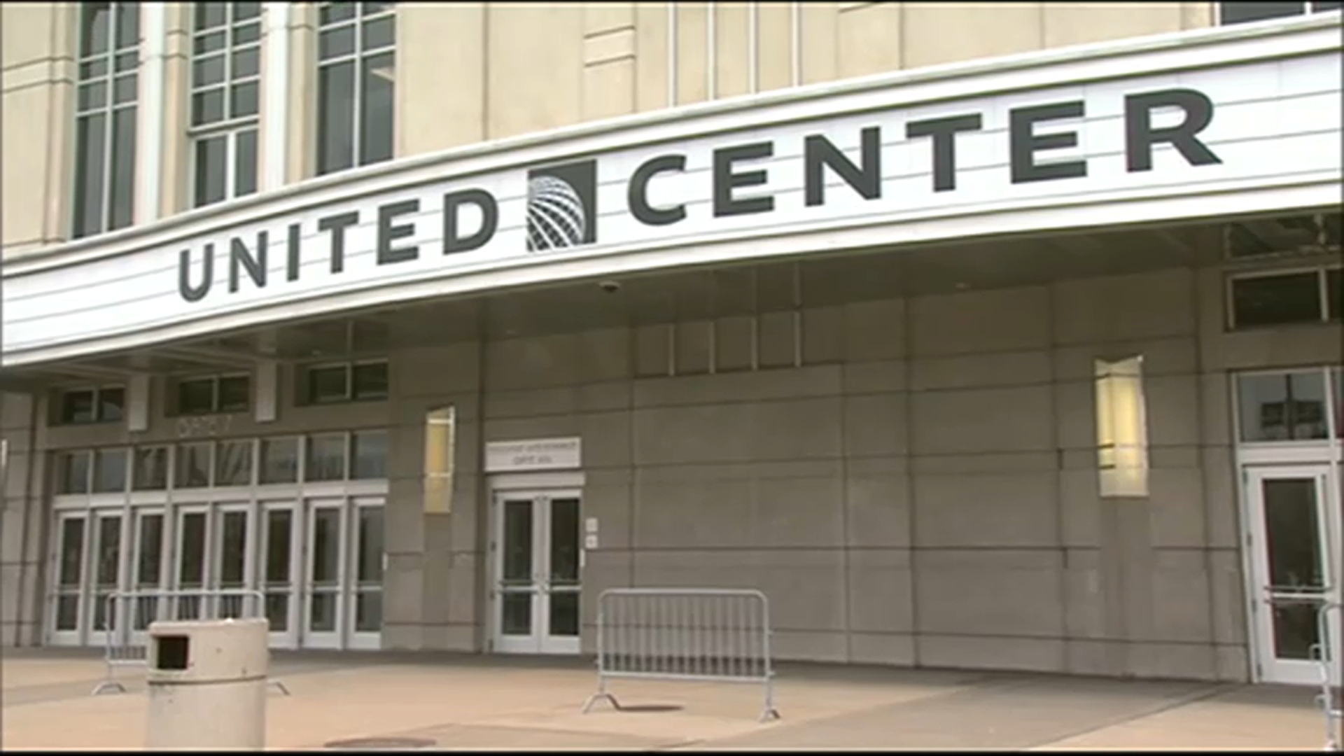 United Center concession workers undergo strike vote