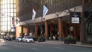 An exterior shot of the DoubleTree Hilton in Chicago