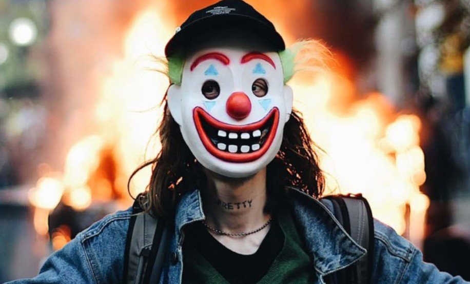 Pilsen Man Admits He Set Fire to a CPD Vehicle While Wearing Joker Mask During 2020 Riots - Vimarsana News