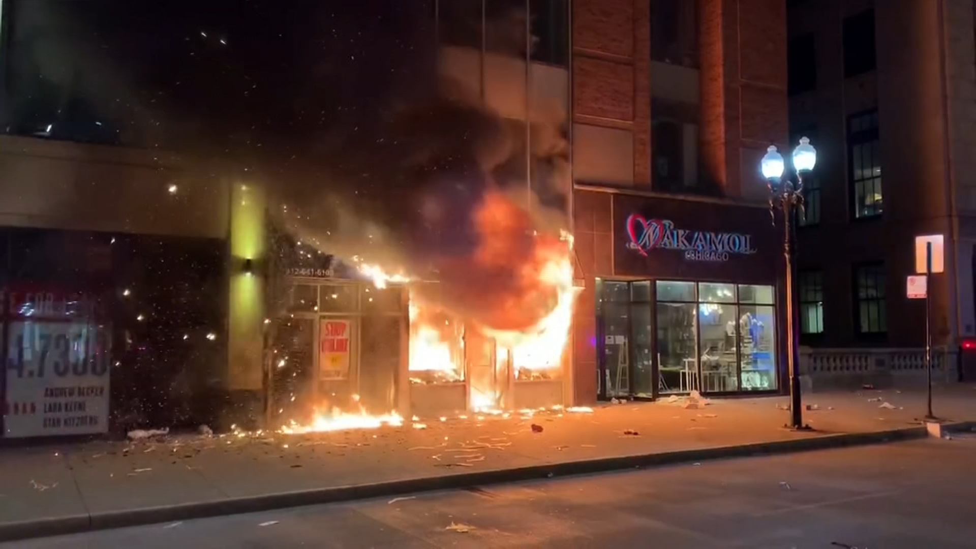 See What Chicago Michigan Avenue Looks Like After Night Of Destruction Following Protests Nbc Chicago