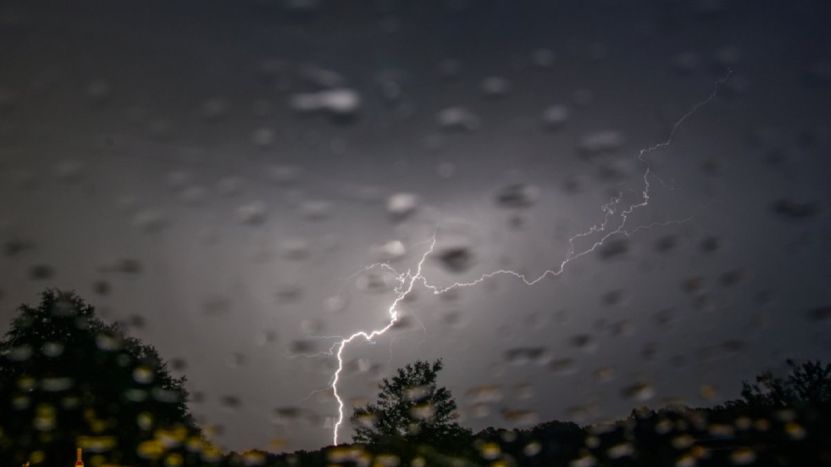 Strong Thunderstorms Likely Thursday, With Damaging Winds, Large Hail ...