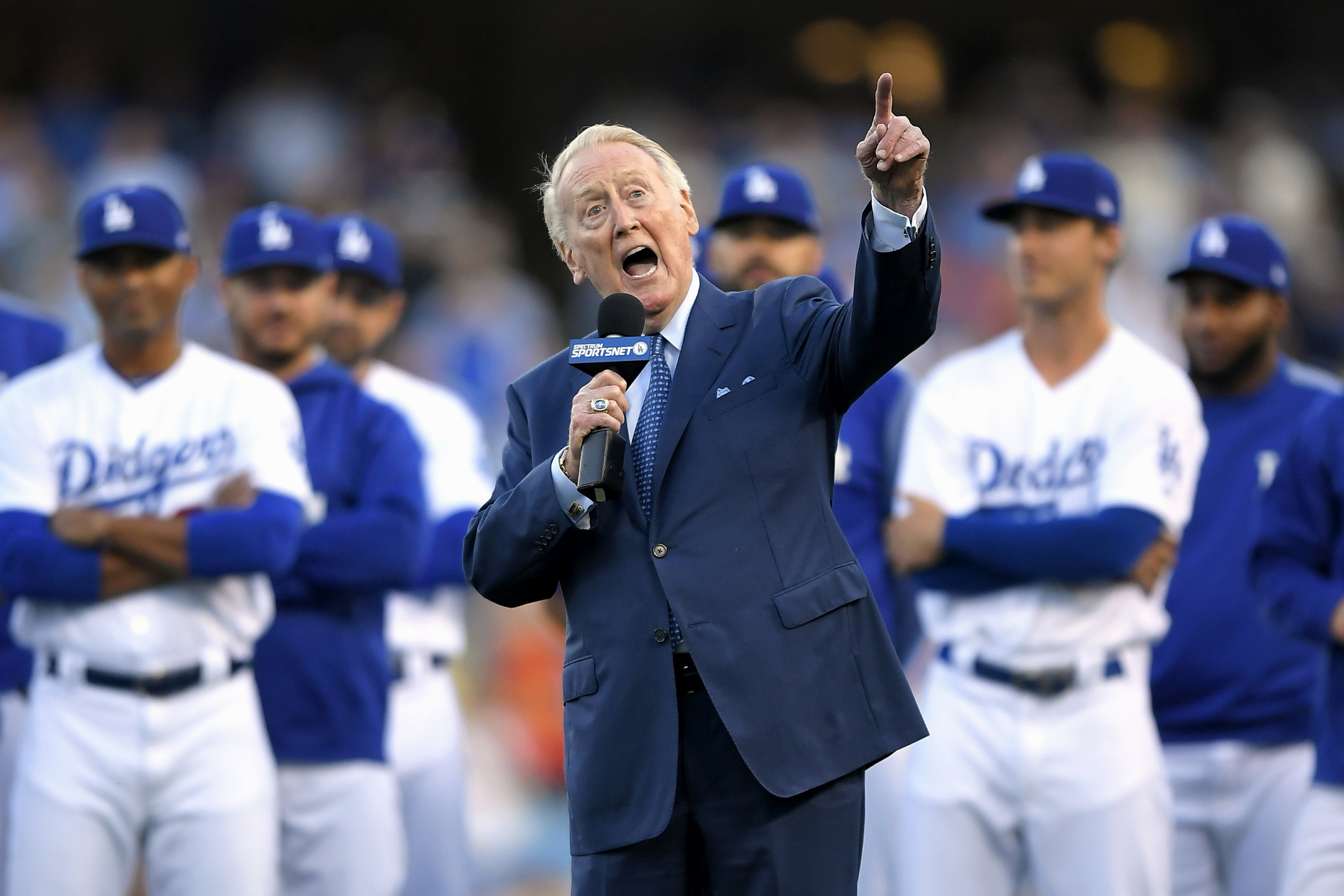 Legendary Dodgers Announcer Vin Scully Dies at 94 – NBC Chicago