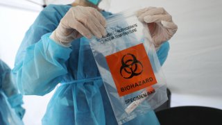 El número de casos positivos y de hospitalizaciones ha disminudo,