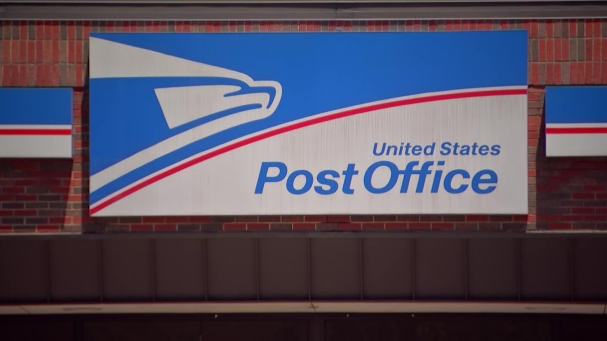 Englewood Residents Venture to Post Office in Cold After Weeks of No