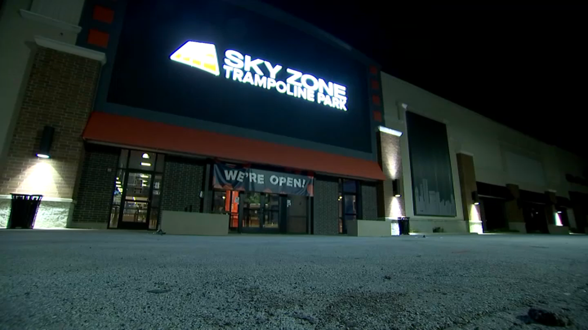 Witness Recounts Chaotic Scene Outside Orland Park Sky Zone Following Large Fight Nbc Chicago