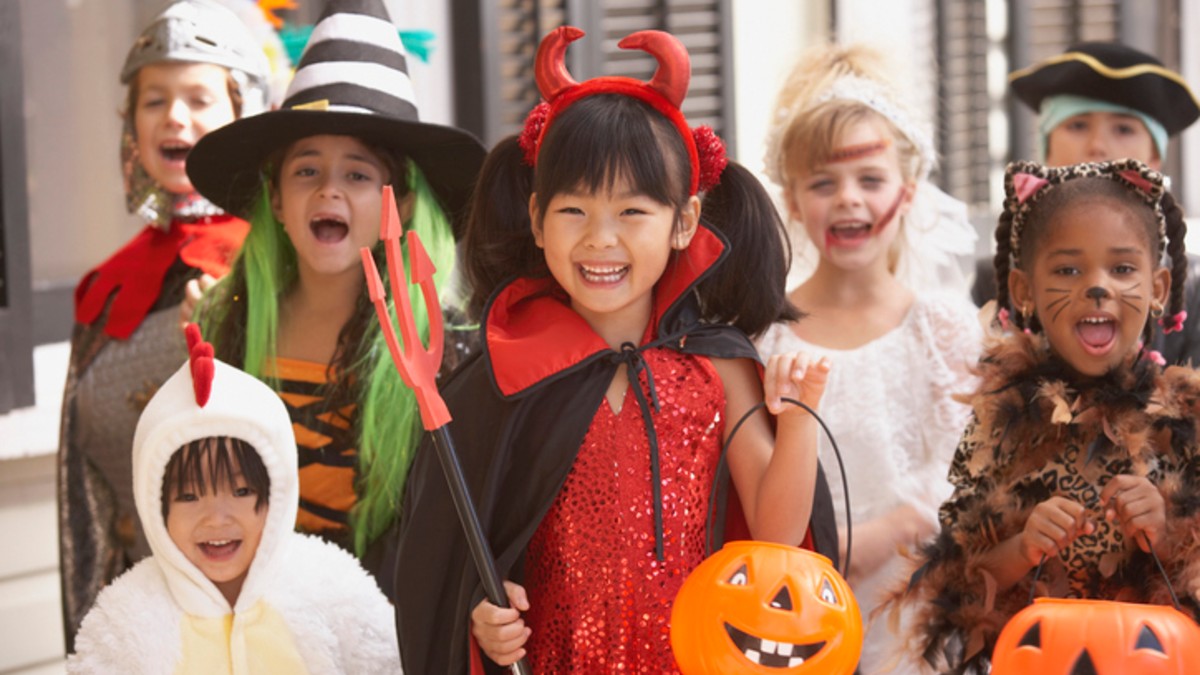 When is trick or treating this year in Chicago area? Here are times and