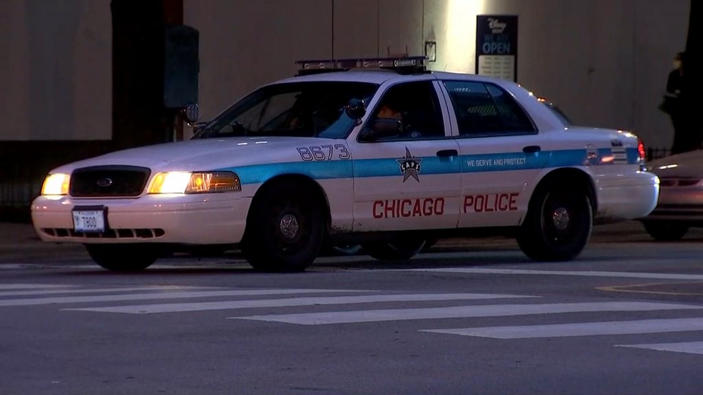 Cubs slugger Kyle Schwarber surprises cops at 25th District station -  Chicago Sun-Times