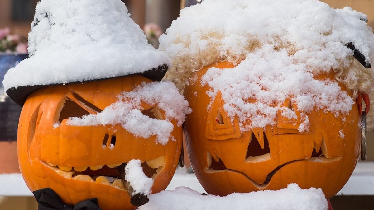 Chicago may see one among its coldest Halloweens ever: Forecast – NBC Chicago
