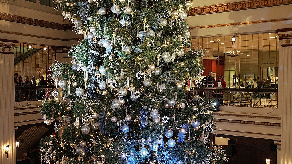 Macy's Walnut Room Returns For the Holidays Amid the ...