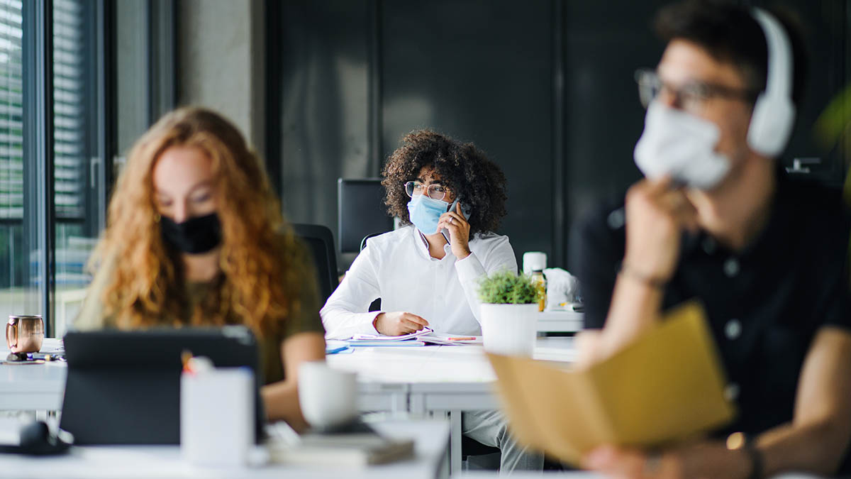 Illinois Face Mask Mandate Remains as State Looks Ahead to ‘Bridge