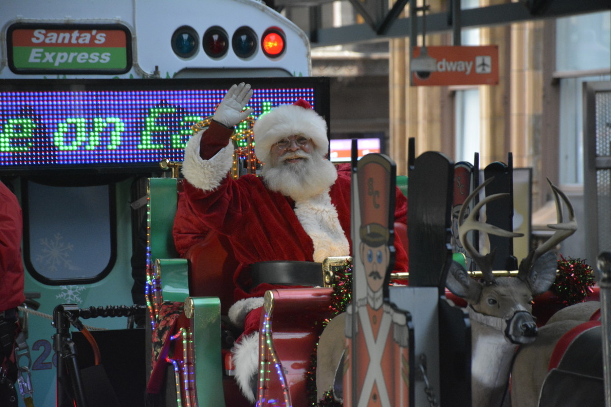 CTA Holiday Train, Bus Schedule Released – With One Major Change for