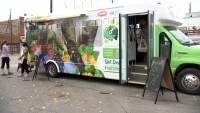 Fresh Moves Mobile Market Gives Chicago's South, West Sides Access to Produce