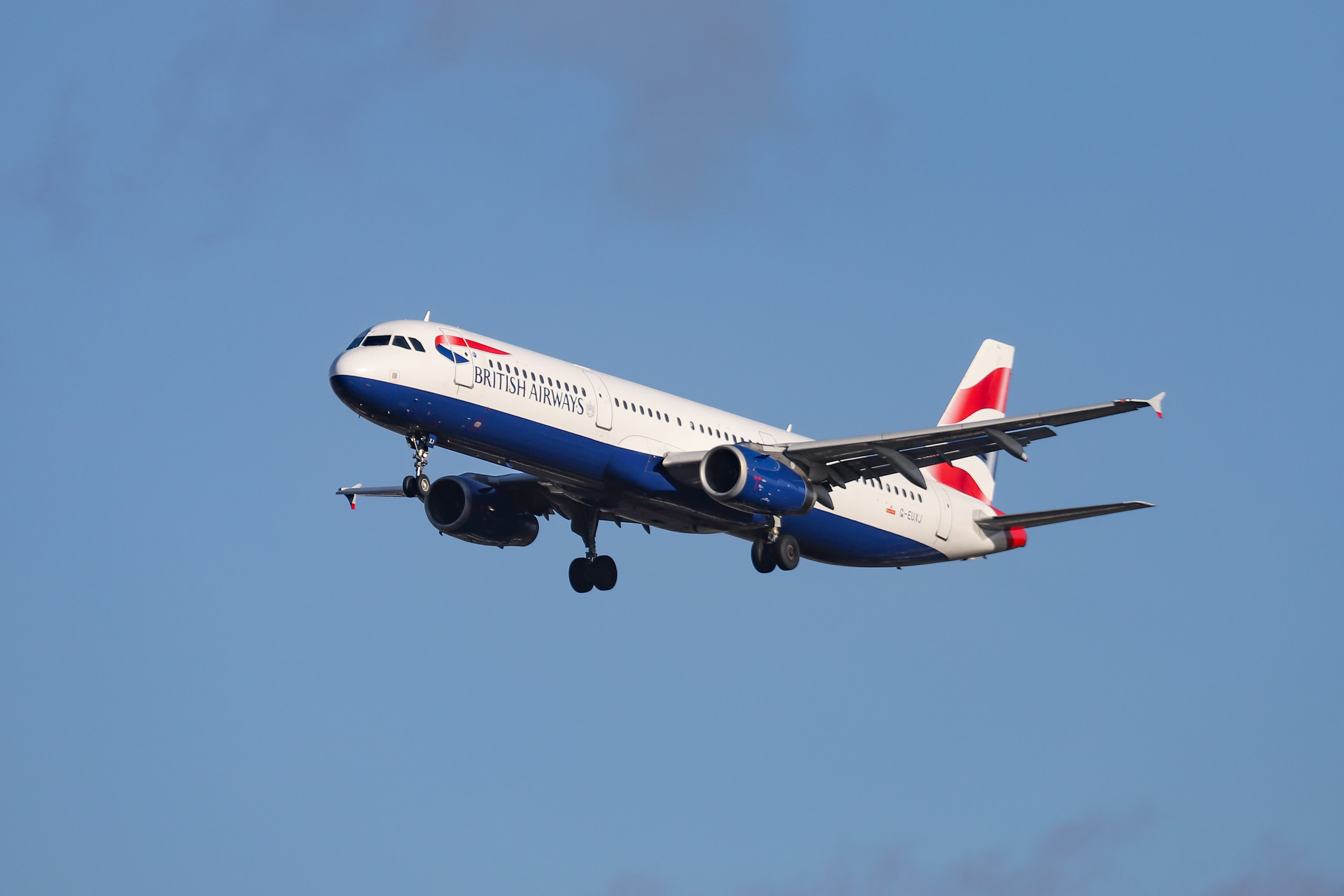 British Airways flight to Chicago drops 27,000 feet in 7 minutes, makes emergency landing