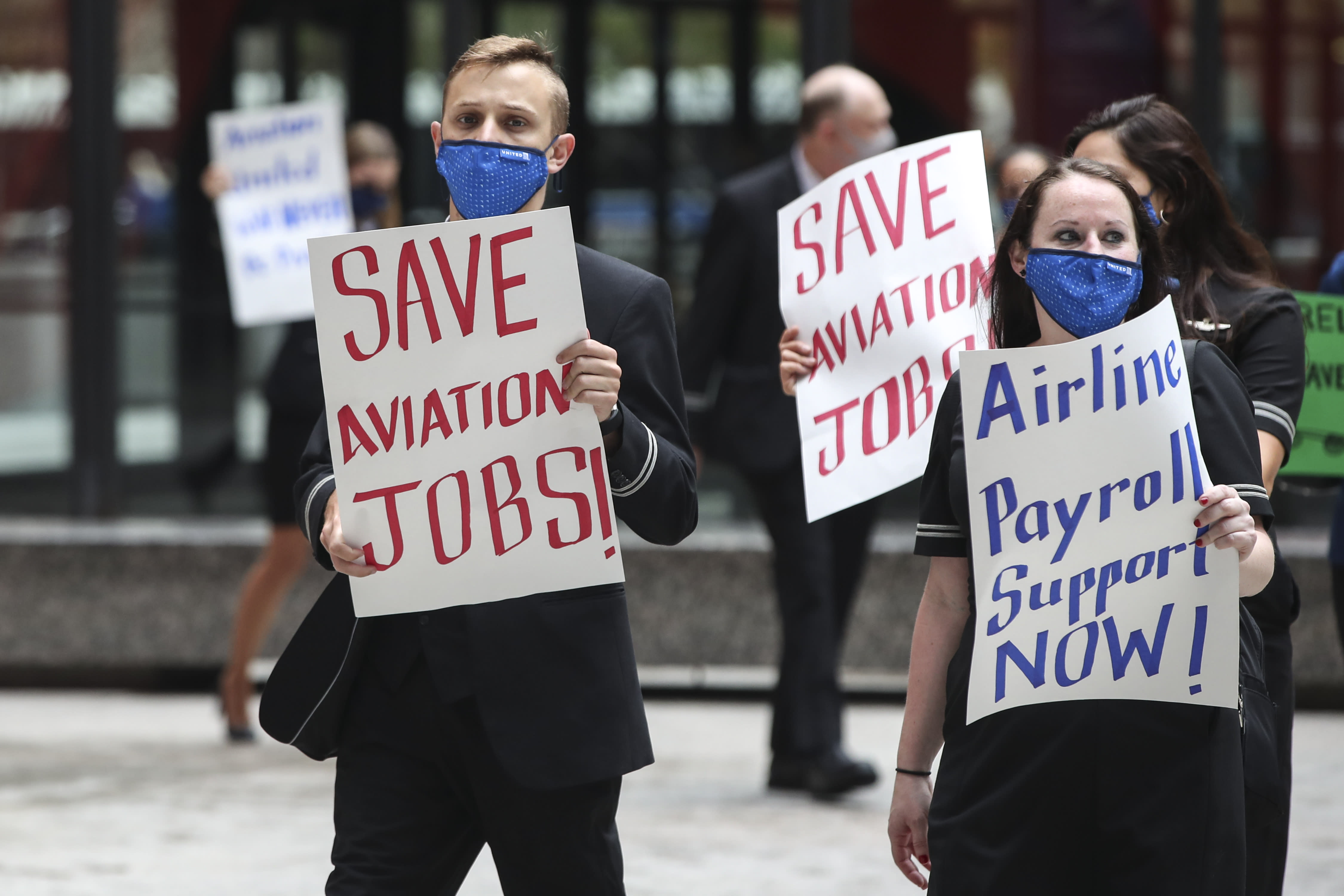 Airlines Begin Complex Process of Calling Back More Than 32,000 Furloughed Workers - Vimarsana News