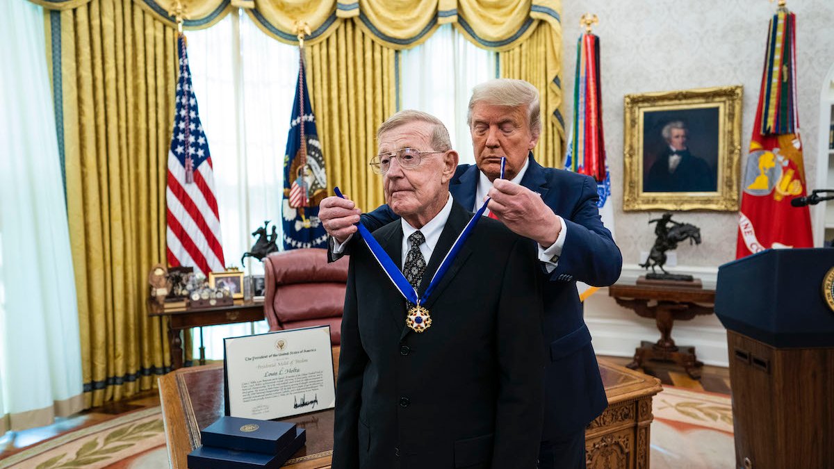 Trump Honors Football Coach Holtz as 'One of the Greatest' – NBC Chicago