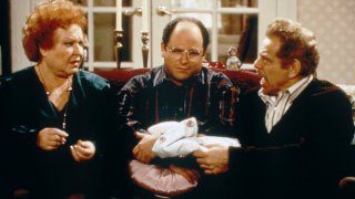 (l-r) Estelle Harris as Estelle Costanza, Jason Alexander as George Costanza, Jerry Stiller as Frank Costanza.