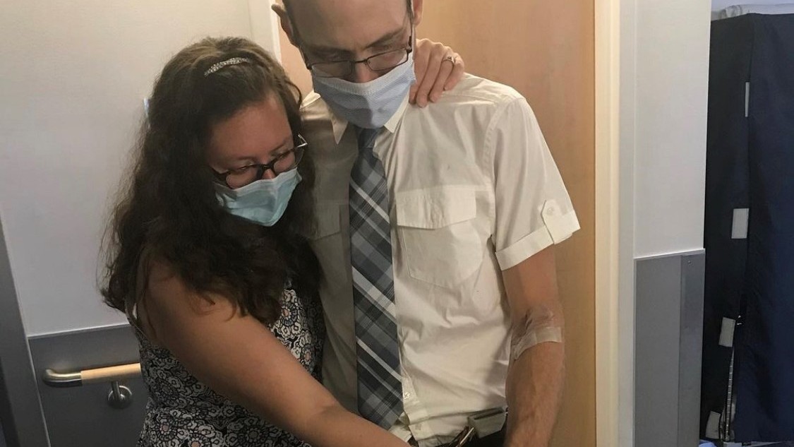 Life-Changing Diagnosis Leads to Impromptu Wedding at Chicago Hospital - Vimarsana News