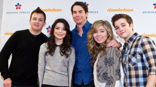 In this Jan. 13, 2012, file photo, "iCarly" cast members Noah Munck, Miranda Cosgrove, Jerry Trainor, Jeanette McCurdy and Nathan Kress pose for a photo backstage at a special military family screening of Nickelodeon's "iCarly: iMeet The First Lady" at Hayfield Secondary School in Alexandria, Virginia.