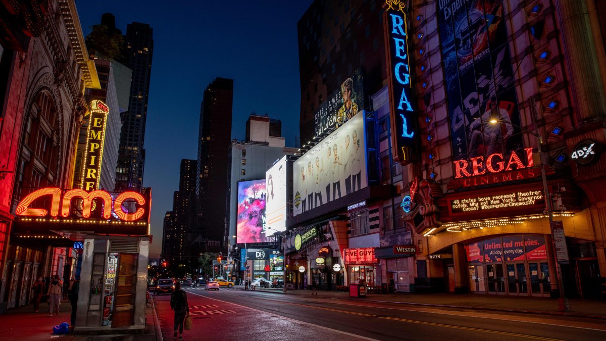 'We Do Crazy Stuff': How Cinemas Are Going Beyond Studio Marketing to Lure Moviegoers Back – NBC Chicago - Vimarsana News