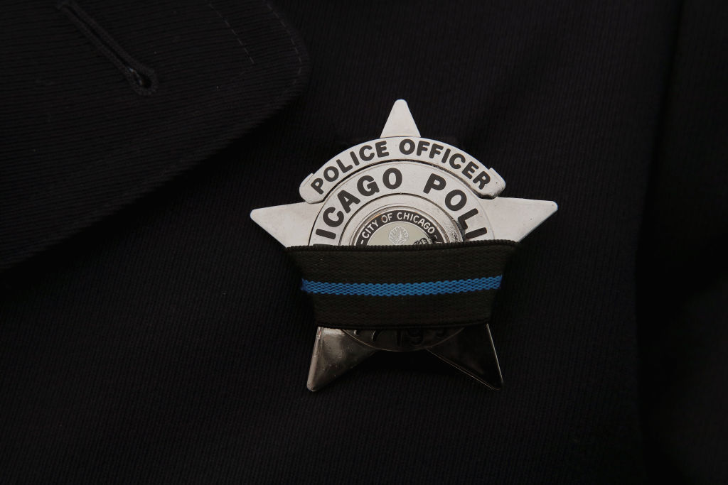 CPD Warns Public of Cop Impersonator Who Flashed Fake Badge, Tried to Gain Access to Shedd Aquarium