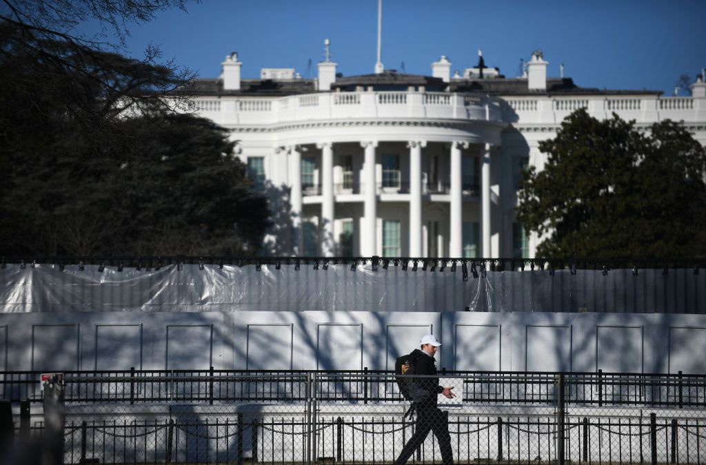 A man threatened to kill ‘any … Democrat’ on the White House lawn during the inauguration: complaint – NBC Chicago