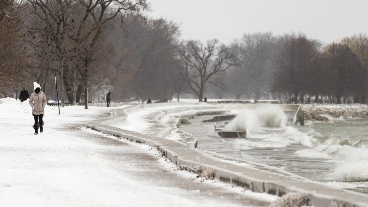 Winter storm warning for parts of NE Illinois, NW Indiana with heavy snow expected