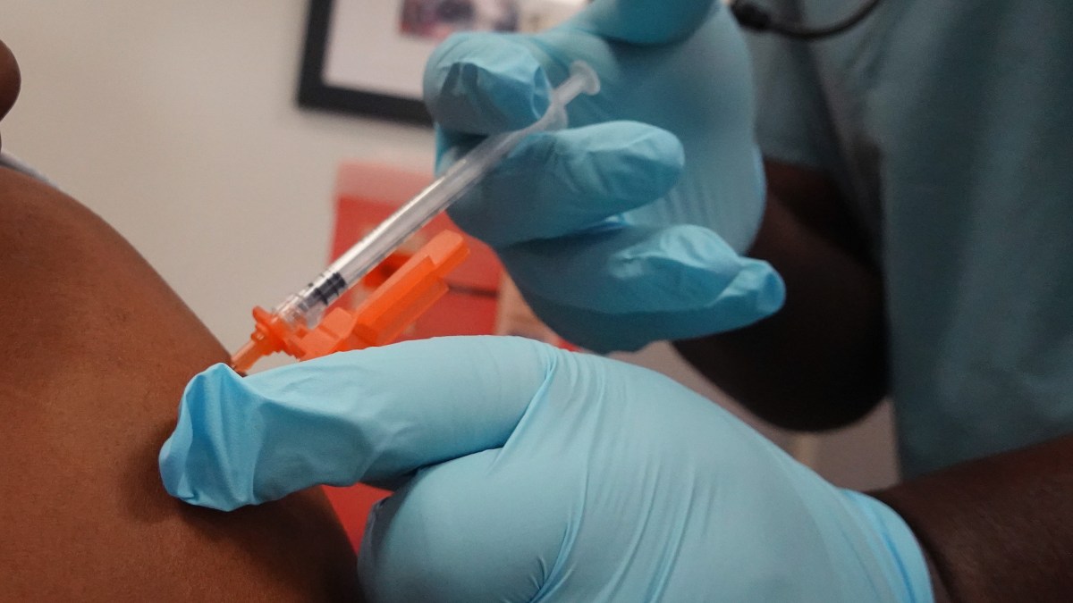 Chicago Launches 6 COVID-19 Mass Vaccination Sites Throughout the City - Vimarsana News
