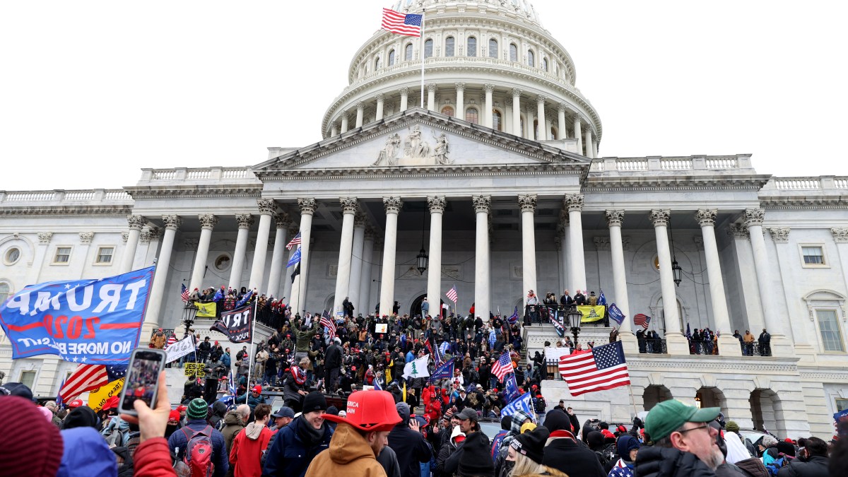 Texas Man Who Stormed Capitol Threatened to Kill His Family: FBI - Vimarsana News