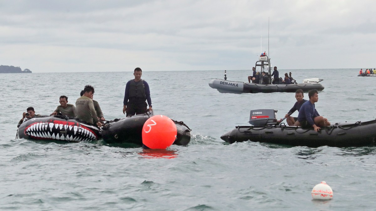 Divers Recover 'Black Box' From Crashed Indonesia Plane – NBC Chicago - Vimarsana News