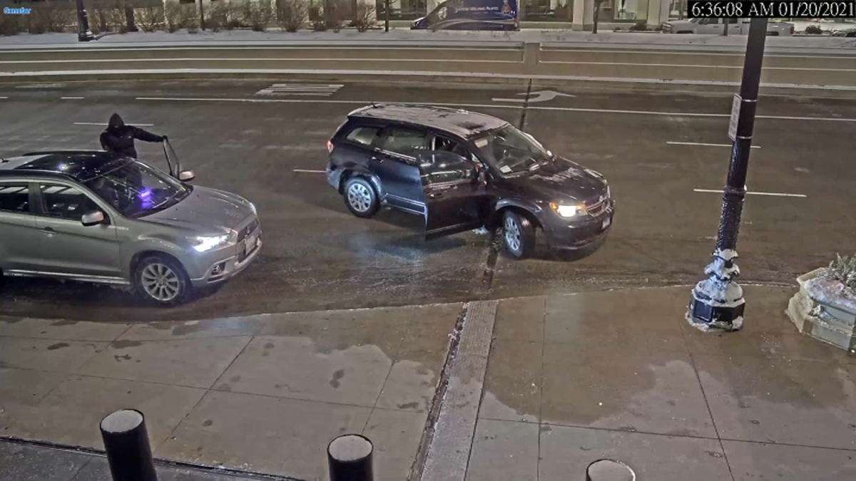 Watch Terrifying Video Shows Carjacking Near Willis Tower NBC Chicago
