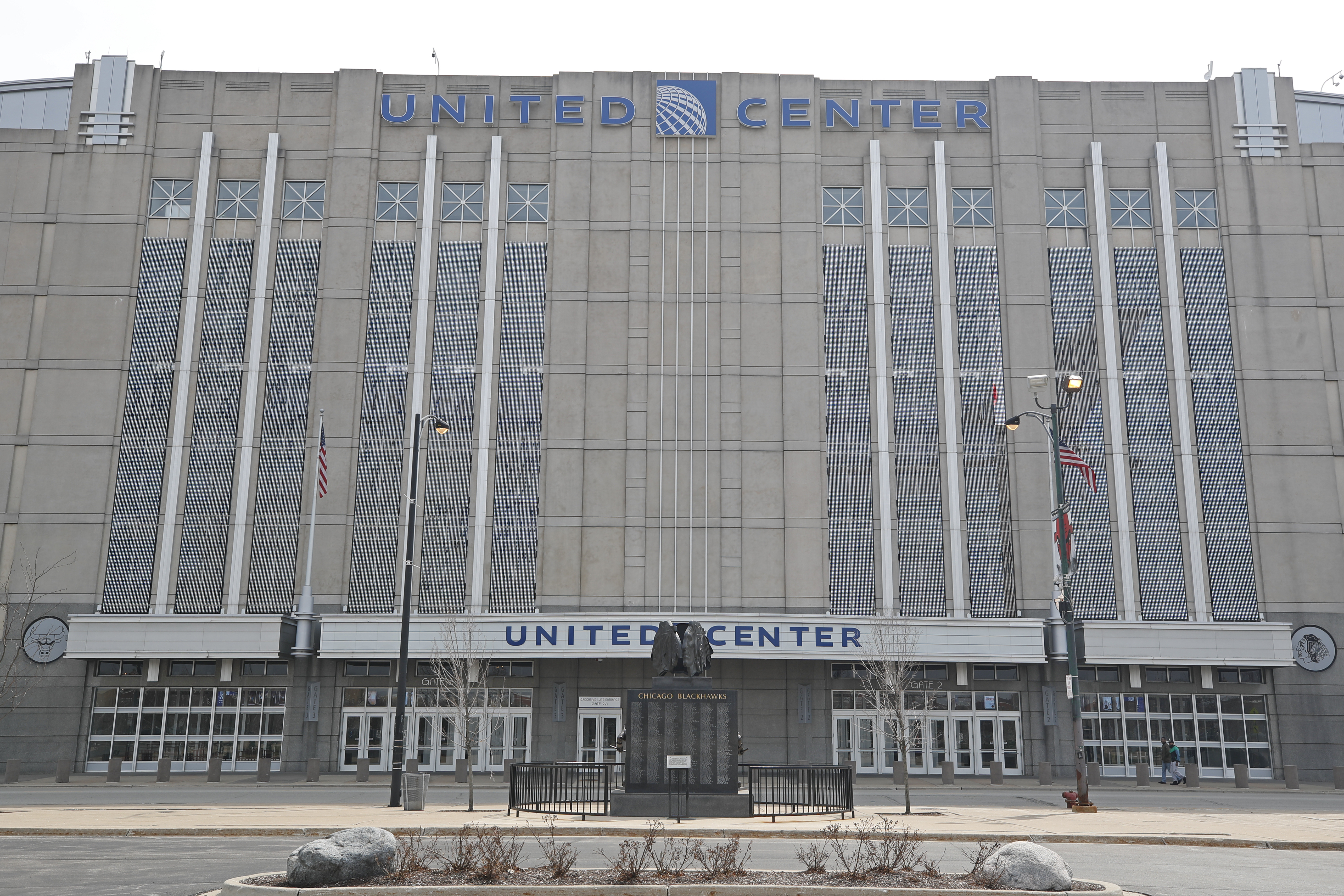 What To Eat At The Chicago Blackhawks' & Bulls' United Center