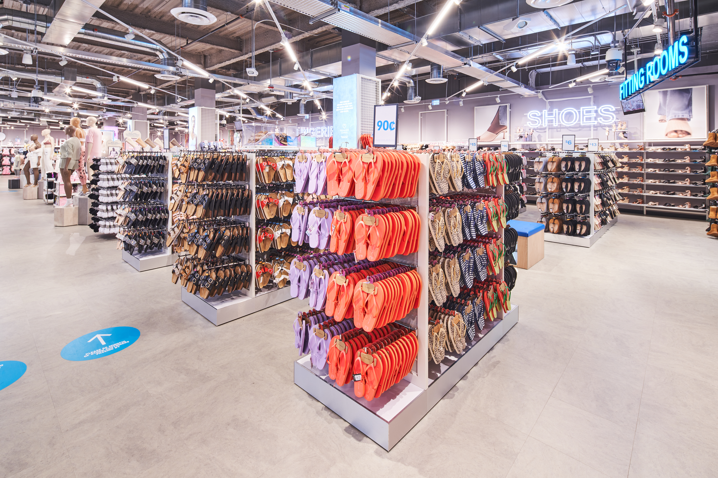 Take a Peek Inside Primark's 3-Level Store in Chicago – Visual