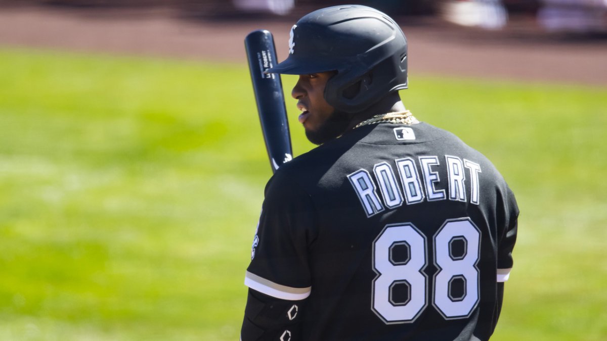 Luis Robert to lead off, start in center field in White Sox Cactus