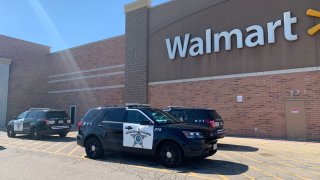 Aurora Police respond to walmart after bomb threat