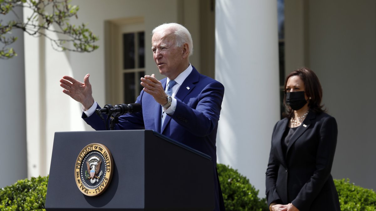 Biden, Harris to Visit Illinois This Weekend Ahead of Midterm Elections - Vimarsana News