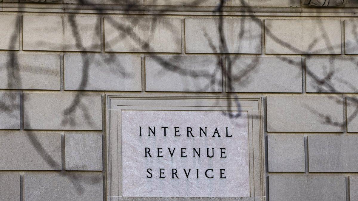 IRS Asks Millions of Taxpayers in Illinois, Other States to Hold Off on Filing 2022 Tax Returns - Vimarsana News